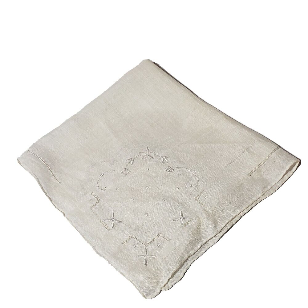 VINTAGE HANKIE WHITE EMBROIDERED GEOMETRIC FLOWERS HANDMADE POCKET SCARF